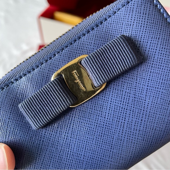 Salvatore Ferragamo zippy wallet - Picture 9 of 16